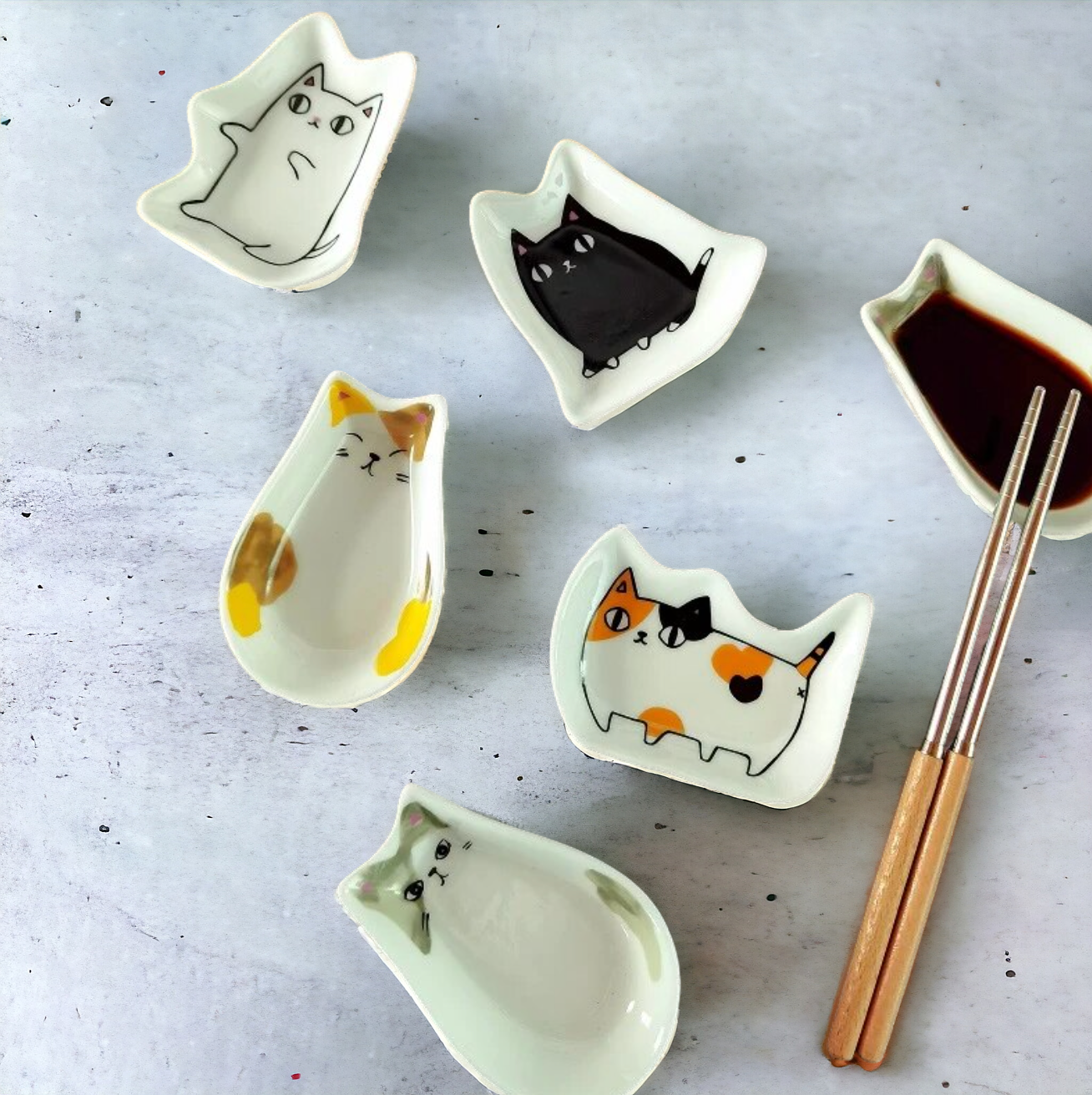Japanese Style Cat Ceramic Tiny Plate Seasoning Dish: Ginger and Black Spots 